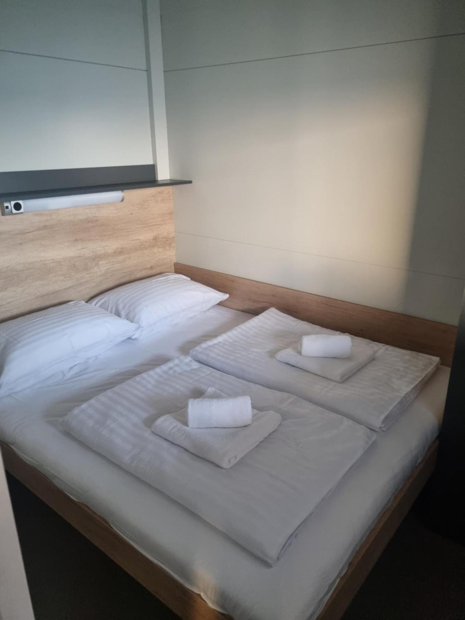 Hipo Camp Mobil Home Arta Pakoštane Eksteriør billede